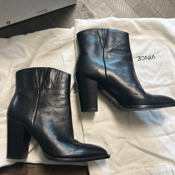 Vince “Erving” block heel bootie - Picture 5 of 7